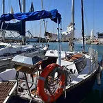 Velero En Puerto De Valencia - E&M Boats