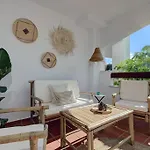 Stylish Apartment In Aloha Royal