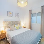Cubo'S Four Square Apartment