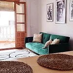 Serendipia: Tu Hogar En Este Blanco Pueblo