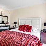 Yolo Spaces - Sotogrande - Puerto Boutique Apartment