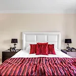 Yolo Spaces - Sotogrande - Puerto Boutique Apartment