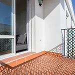 Azvalia - La Estacion, Piscina Y Junto A La Renfe