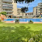 Apartbeach Maldivas III A Vista Piscina Jardin Y Parking