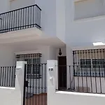 Agradable Adosado Con Piscina