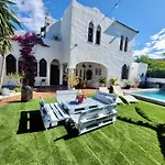 Gatu Premium Villa Lurberri Piscina Privada, 4 Dormitorios, 2 Banos, Parking , Jardines, 