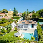 Modern Villa With Heated Pool & Bbq Next To The Beach