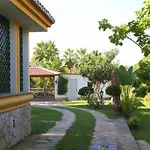 Calahonda Increible Villa Con Piscina Y Jardines