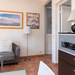 Aparteasy - Modernist Flat In Eixample Center
