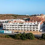 Apt W Beach/Mountain Views, Pool And Parking