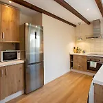 Beautiful And Quiet Family Townhouse In Great Location
