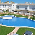 Casa Adosada Con Piscina Y Dos Terrazas