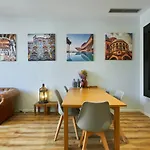 Quiet Luxury 2-Bed Apartment For Couples & Families