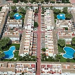 Casa Adosada Con Piscina Y Dos Terrazas