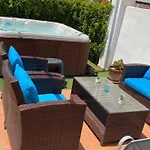 Exquisite 3 Bed Apartment With Private Jacuzzi