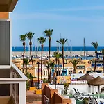 Private Studio Pyr By The Beach Promenade - Shared Pool Available