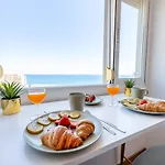 797 Holiday Rentals- Estudio En Las Naciones Con Vistas Al Mar