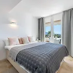 2 Bedroom With Sea And Mountain Views, Pool