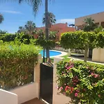 ¡Bajo Precioso Con Salida Directa A La Piscina Comunitaria En Paraiso De Vera!