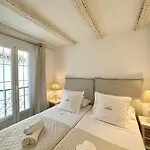 Old Town Modern Flat, 4 Minutes From Beach - Eaw Homes