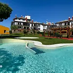 Mul001 Bright 2 Bedroom Apartment With Pool View