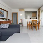 Uhc La Colina Apartments