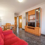 Con Terraza Y Cerca De La Playa