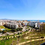 Gorgeous Views Close To Marina!