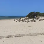 Apartamento A Pie De Playa Con Jardin Privado