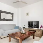 2 Bedroom Apt Close To The Sea