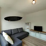 Digital Nomad Paradise - Garaje/Pc Monitor