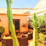 Villacats: Habitacion Con Bano Privado Y Piscina