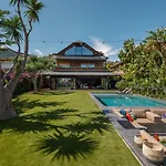 Barcelona'S Tropical Oasis