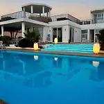 Villa Boutique Experience