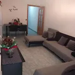 Habitacion Pequena En Piso Compartido Con 2 Adultos Y 1 Perrito