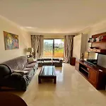 Family Friendly 2 Bedroom And 2 Bathroom Apartment Near The Beach
