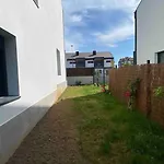 Casa Con Jardin