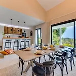 Top Renovated 4Bdrm Luxury Villa - Frontline Golf