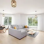 Modern 2 Bedroom Apt Rooftop Pool + Gym Rdr328