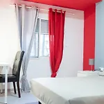 Beautiful Apartment Very Close Beach And Metro
