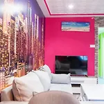 Beautiful Apartment Very Close Beach And Metro