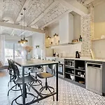 Cozy Apartment In The Heart Of The City