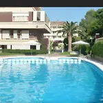 Salou, Piso De 3 Habitaciones Con Piscina.