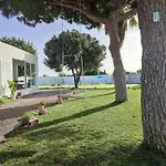 Autocaravana En El Centro De Bienestar Tfm
