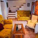 Casa Del Algarrobo