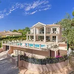 Villa Bella - Stunning 5 Bedroom Villa With Pool