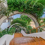 Centric Apartment In Playa Fanabe By Altamarhomes