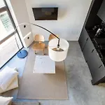 Cozy And Stylish Apartment Next To The Center 1.C2