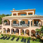 Beachside Villa With Panoramic Sea Views