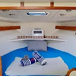Cozy Private Two Rooms Yacht In Barcelona With Free Parking